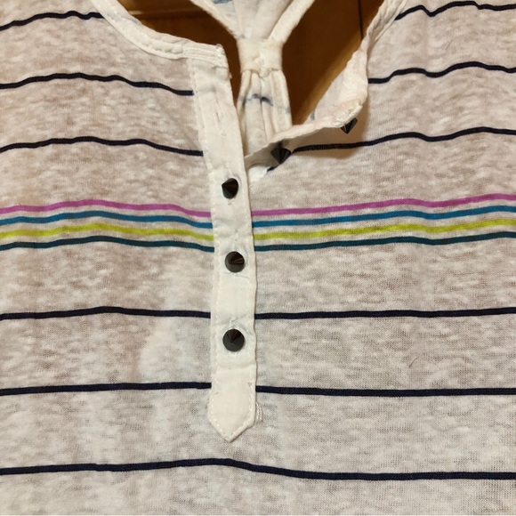 White striped tank top with buttons - Picture 2 of 7